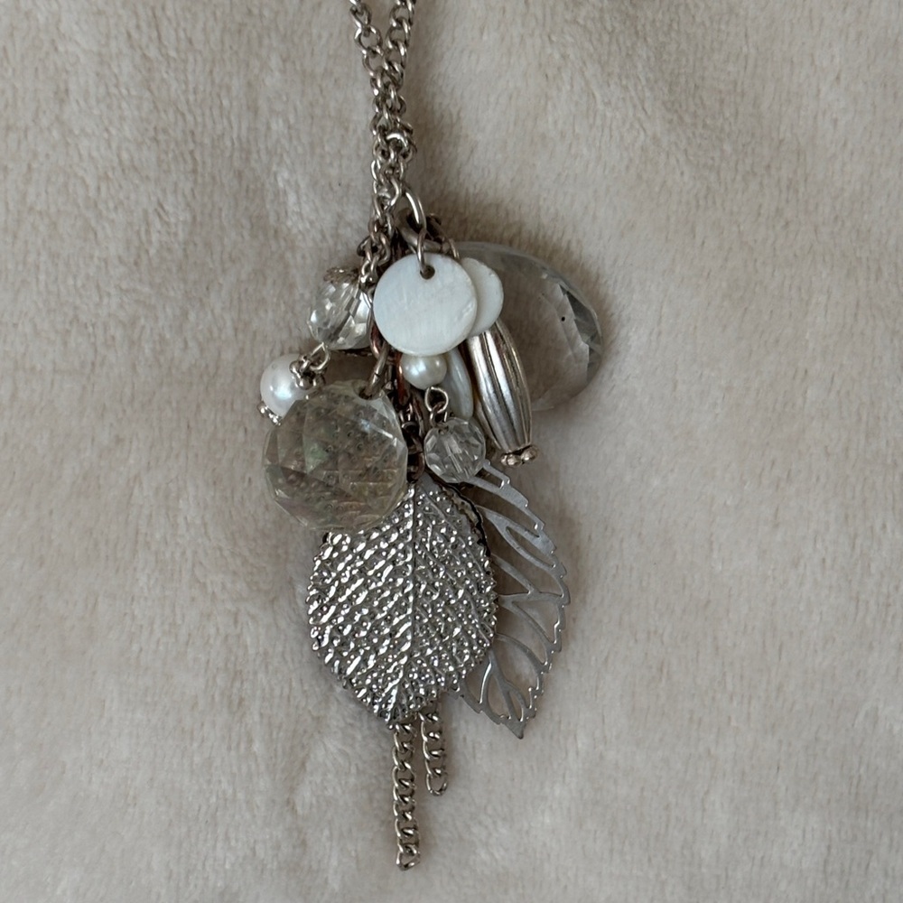 Elegant Silver Leaf Pendant Necklace